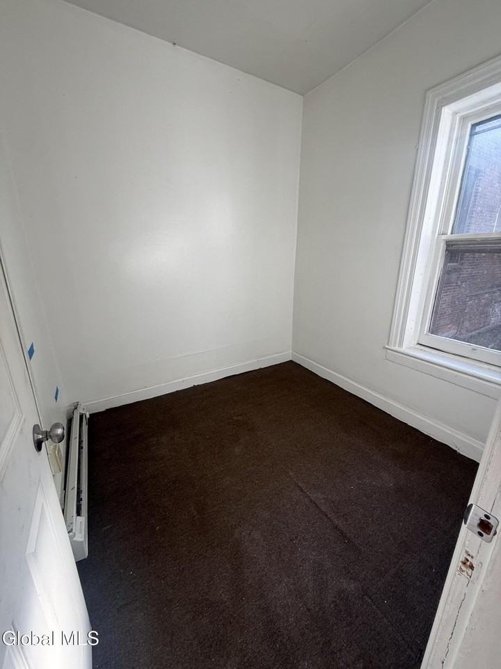 486 4th St - Photo 7 of 26