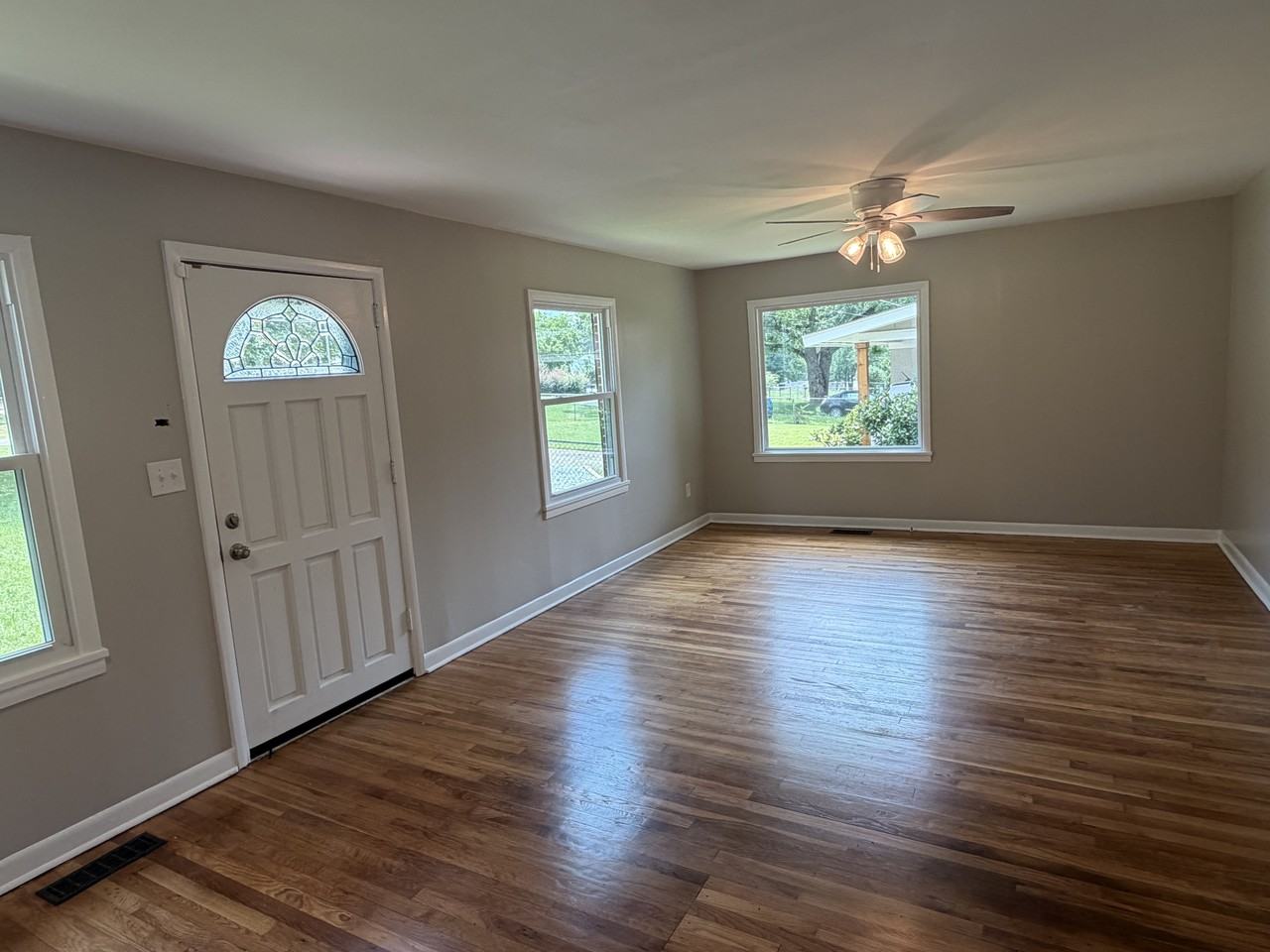 156 N Richmond St #1 - Photo 3 of 17