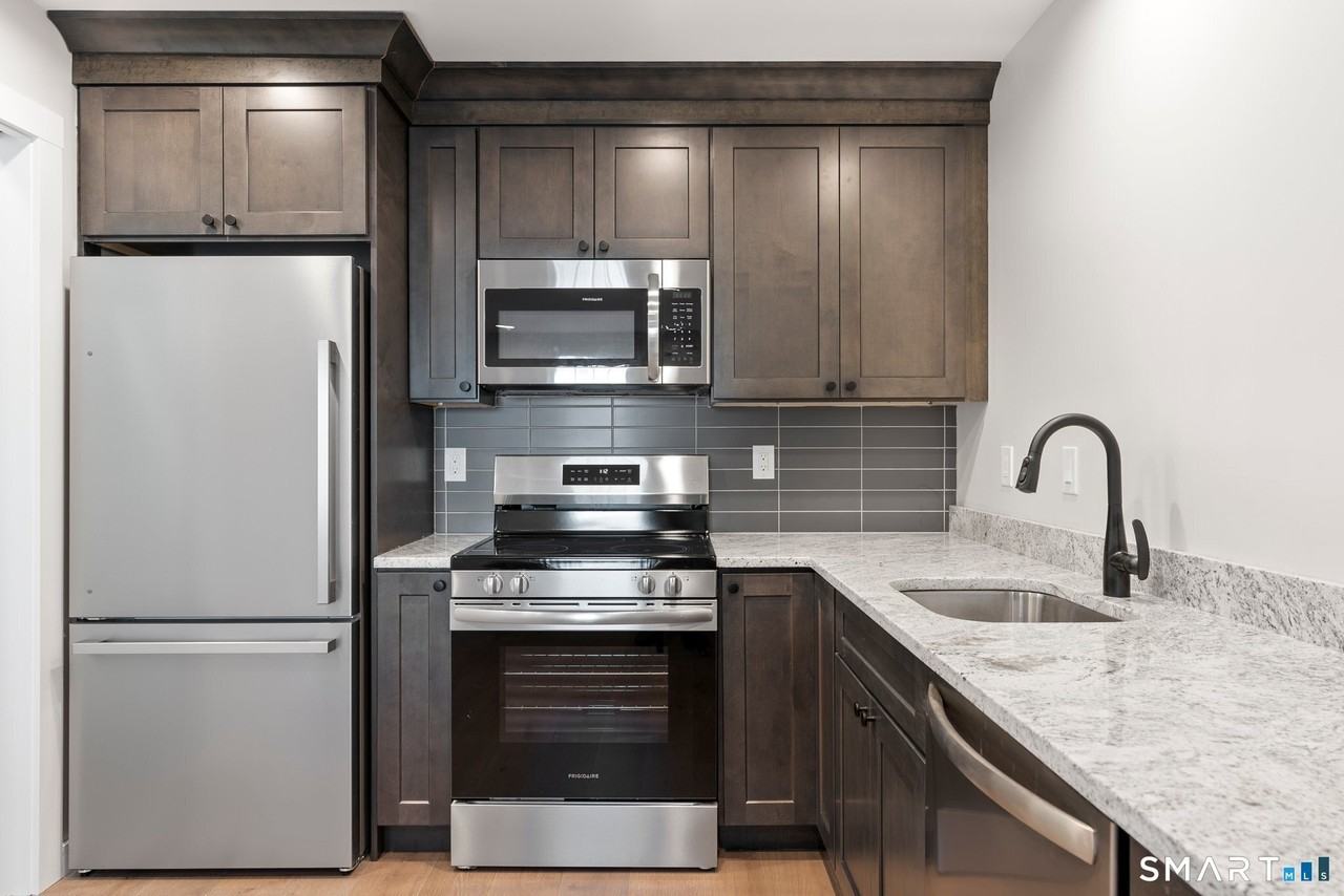 179 Butternut St #B - Photo 2 of 32