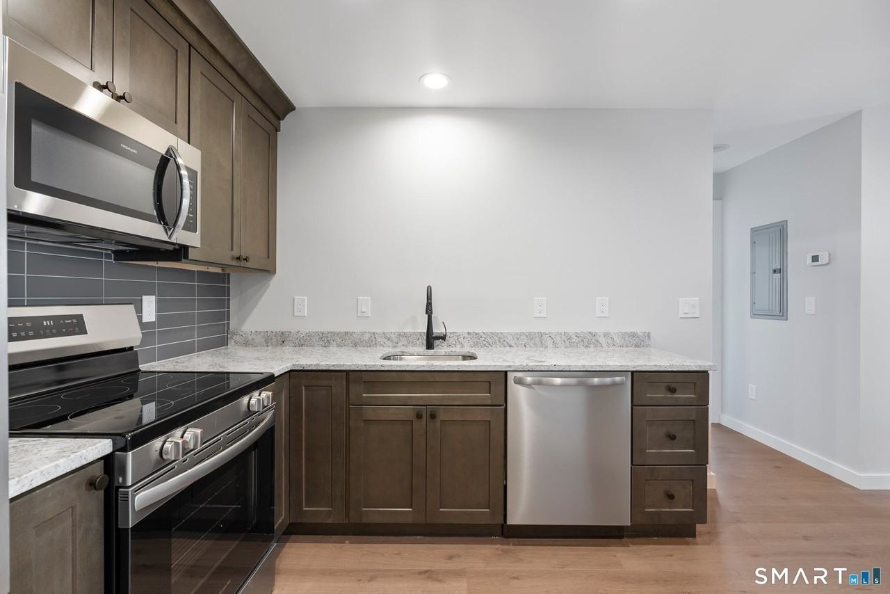 179 Butternut St #B - Photo 3 of 32