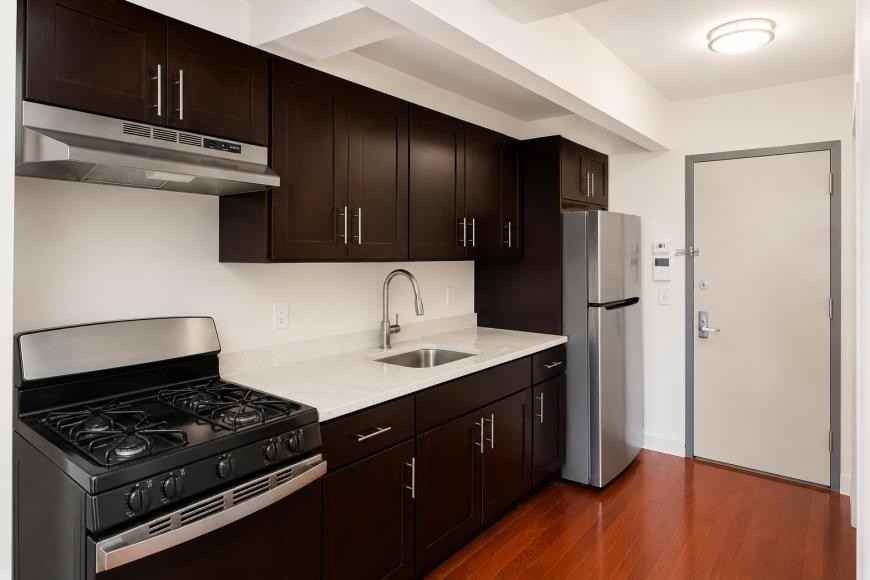 2120 Daly Ave - Photo 4 of 6