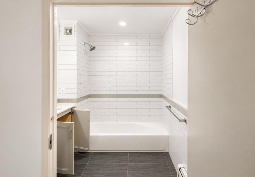 2120 Daly Ave - Photo 5 of 6
