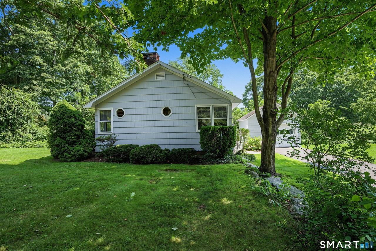 37 Beach Ave - Photo 4 of 18