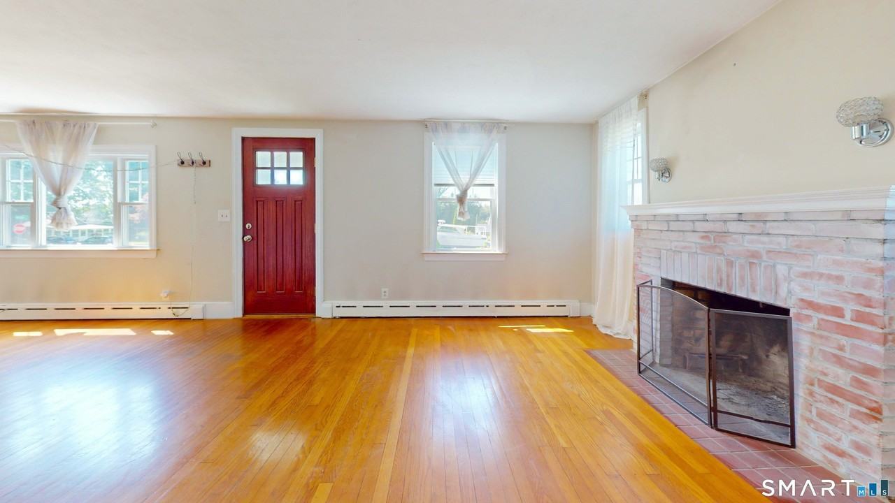 1 Middle St - Photo 4 of 35