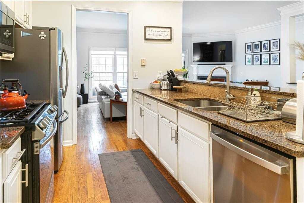132 Church St - Photo 5 of 30