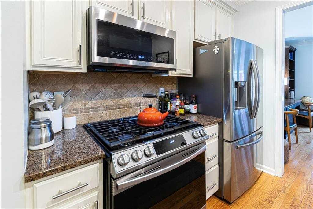 132 Church St - Photo 6 of 30