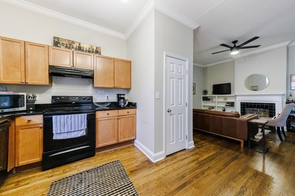 358 Clifford Ave Ne - Photo 6 of 18