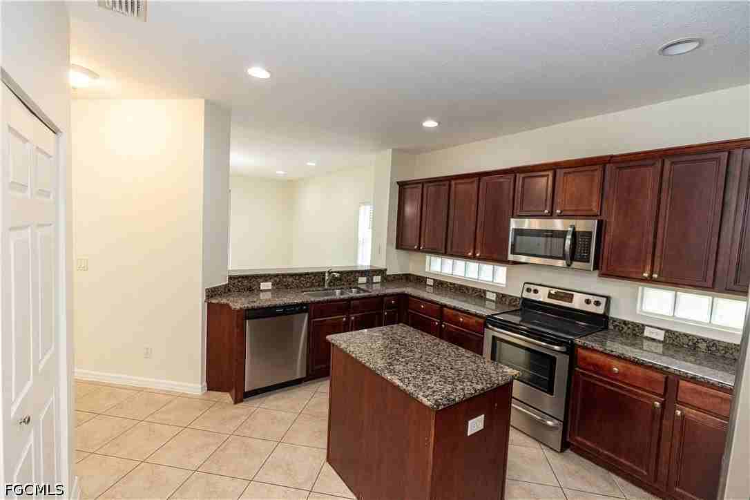 17007 Tremont St - Photo 3 of 37