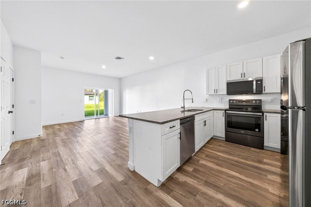 1530 Gilbert Ave S - Photo 3 of 26