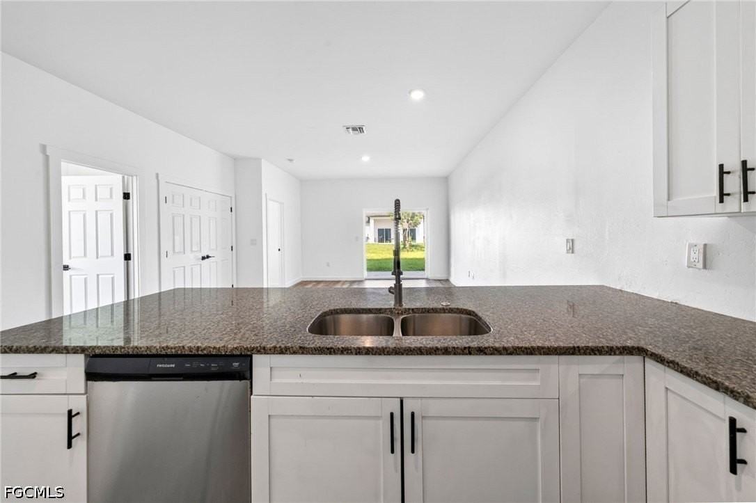 1530 Gilbert Ave S - Photo 7 of 26