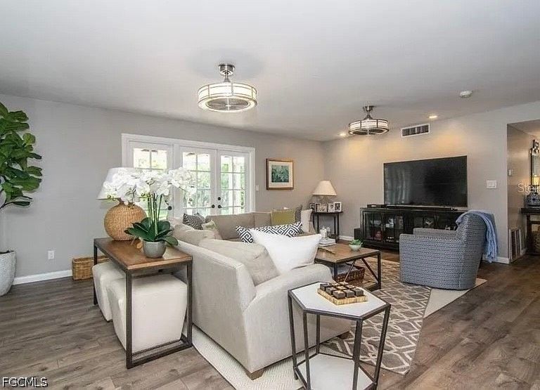 204 S Occident St #1 - Photo 3 of 14