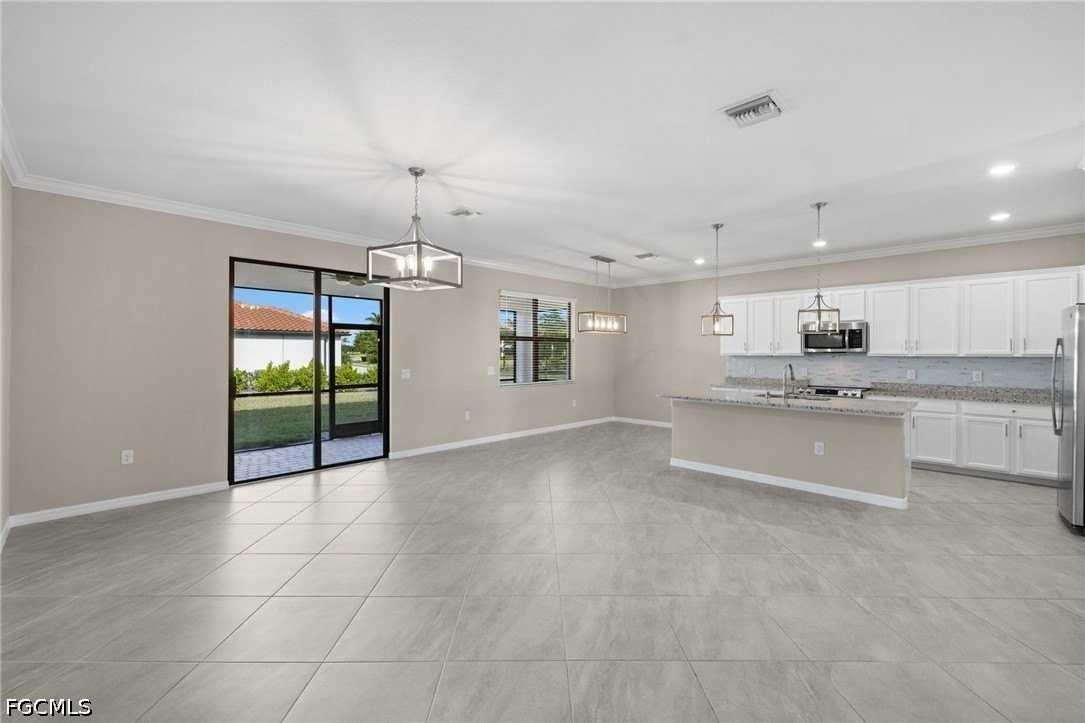 11884 Arbor Trace Dr - Photo 4 of 50