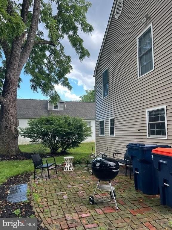 39 Van Leer Ave - Photo 2 of 24