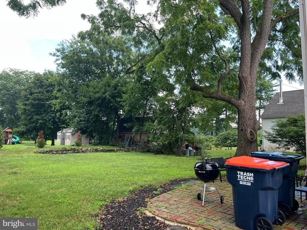 39 Van Leer Ave - Photo 3 of 24