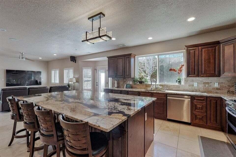8804 Vallejo Pl Ne - Photo 6 of 14