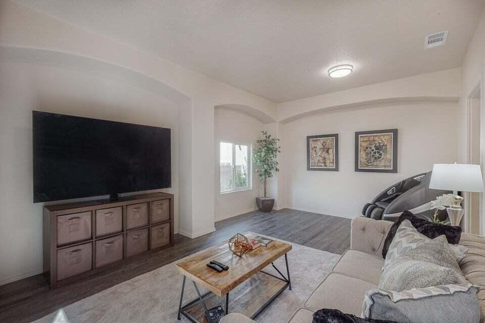 8804 Vallejo Pl Ne - Photo 7 of 14