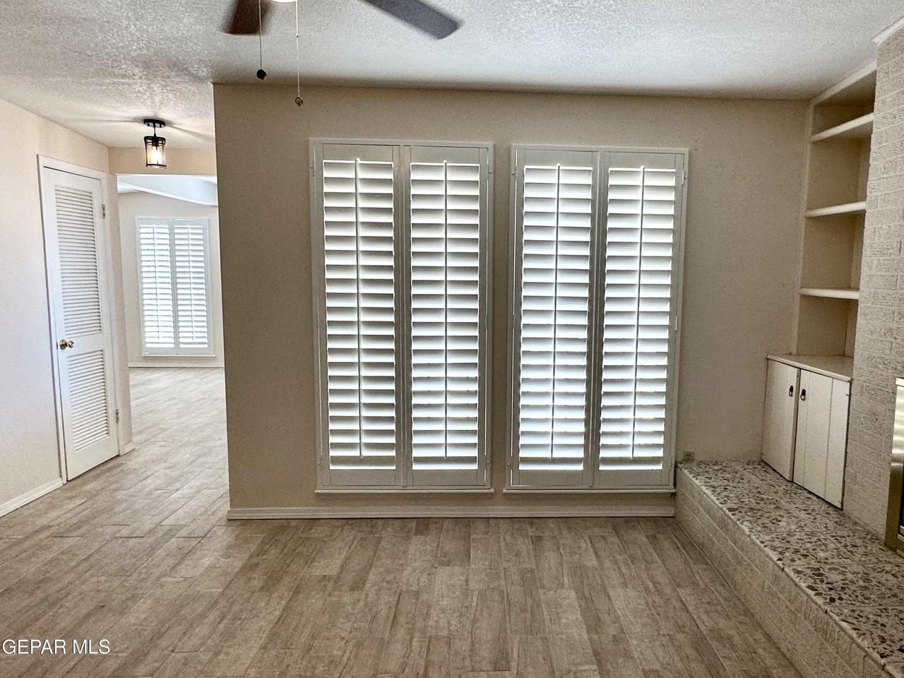 10101 Renfrew Dr - Photo 3 of 44
