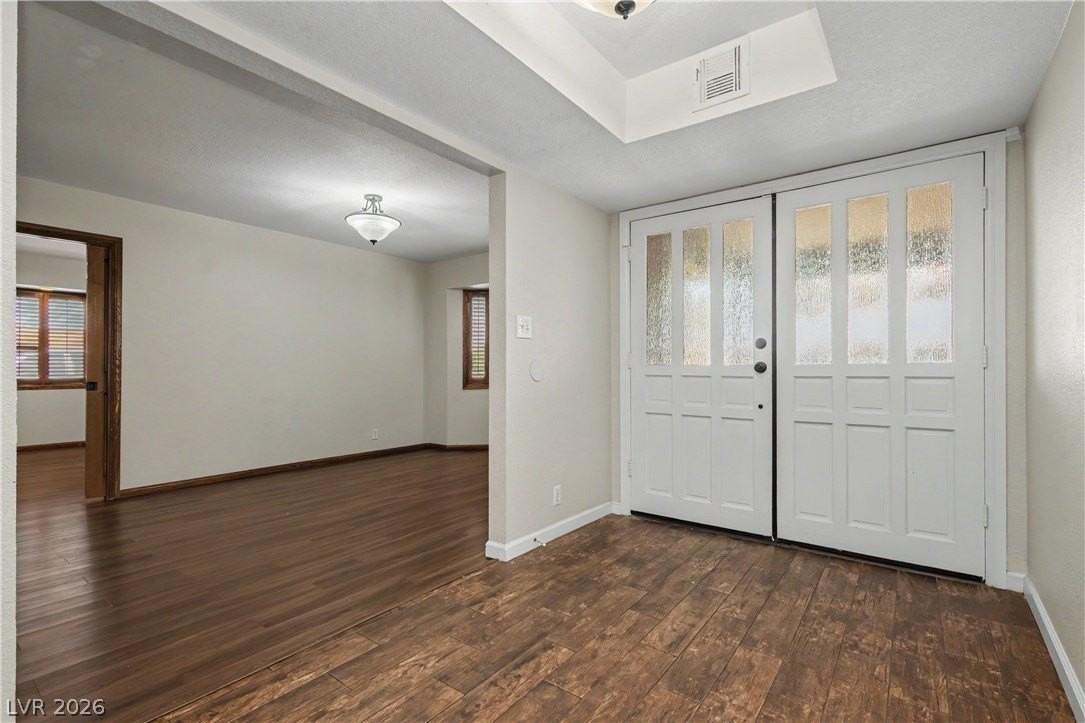 6908 Kinkenon Dr - Photo 4 of 44