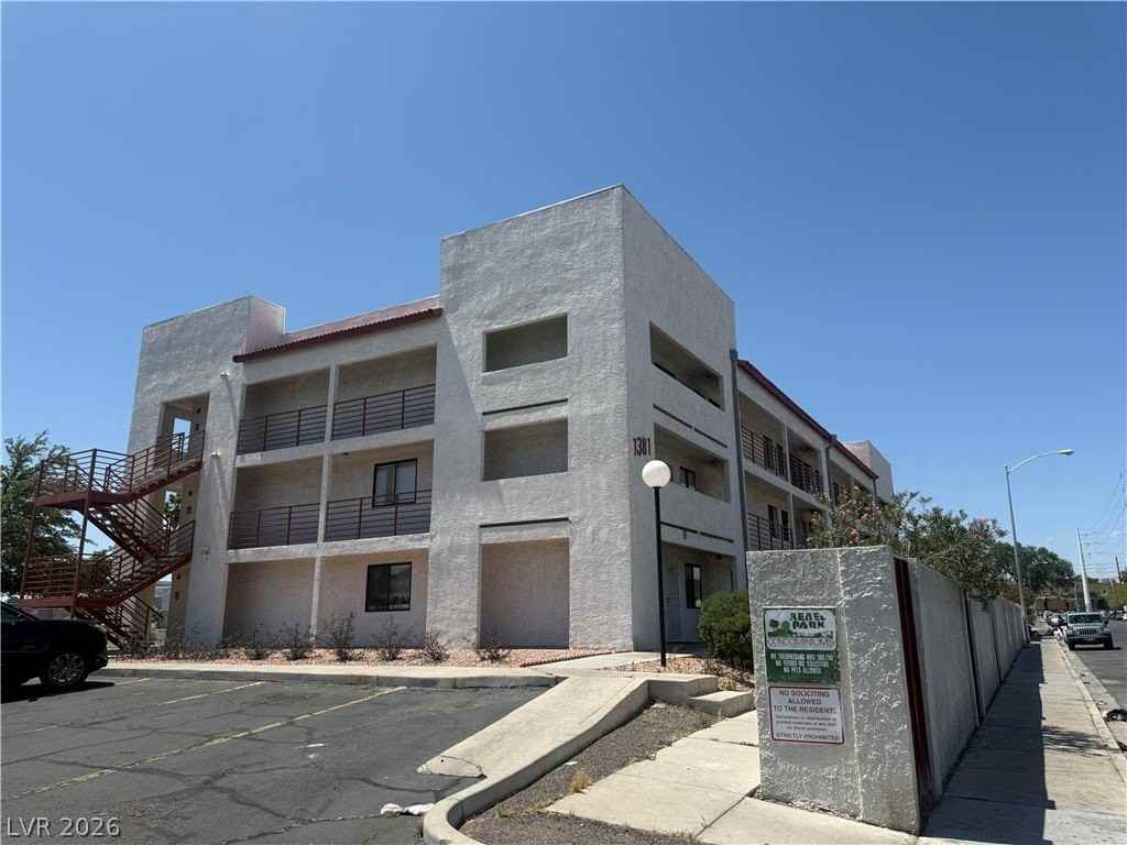 1381 E University Ave #312