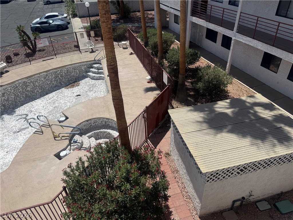 1381 E University Ave #312 - Photo 5 of 21