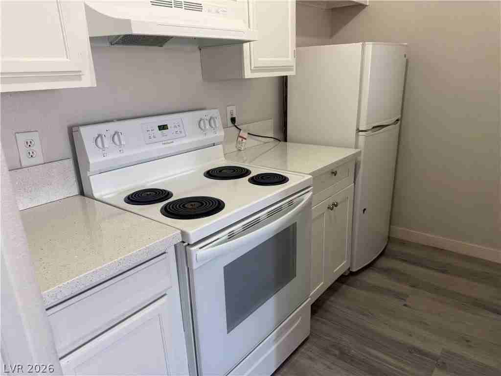 1381 E University Ave #312 - Photo 7 of 21