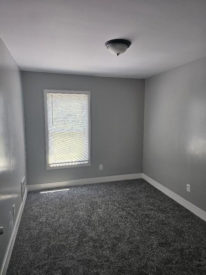 7733 E Forest Ave - Photo 6 of 13