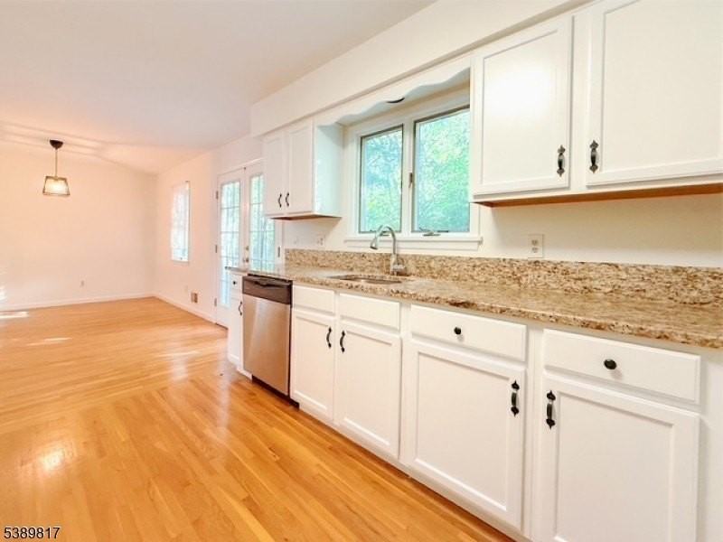 8 Magnolia Ct #8B - Photo 3 of 19