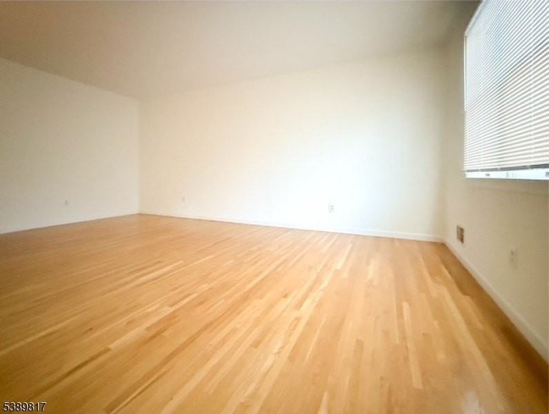 8 Magnolia Ct #8B - Photo 5 of 19