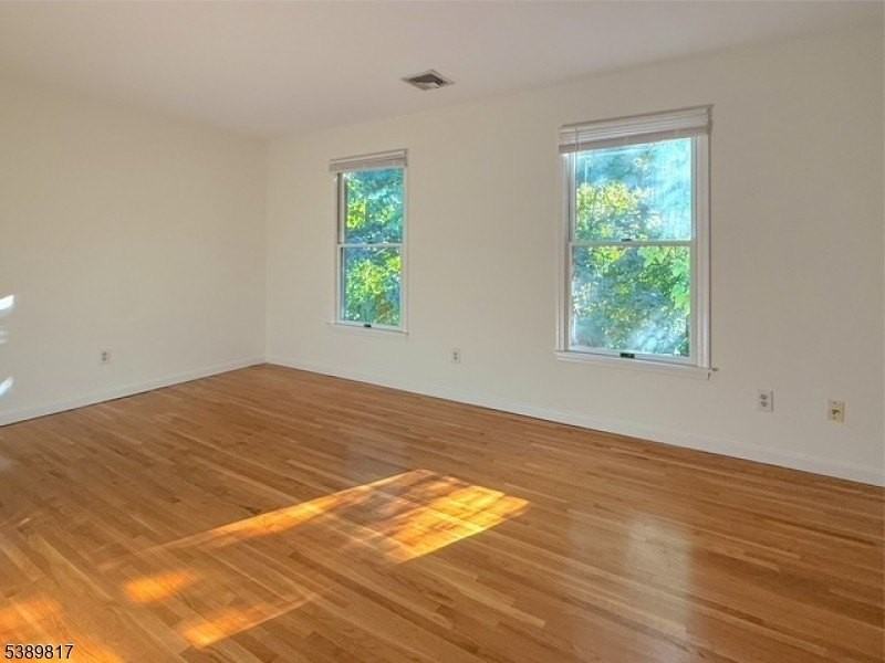 8 Magnolia Ct #8B - Photo 6 of 19