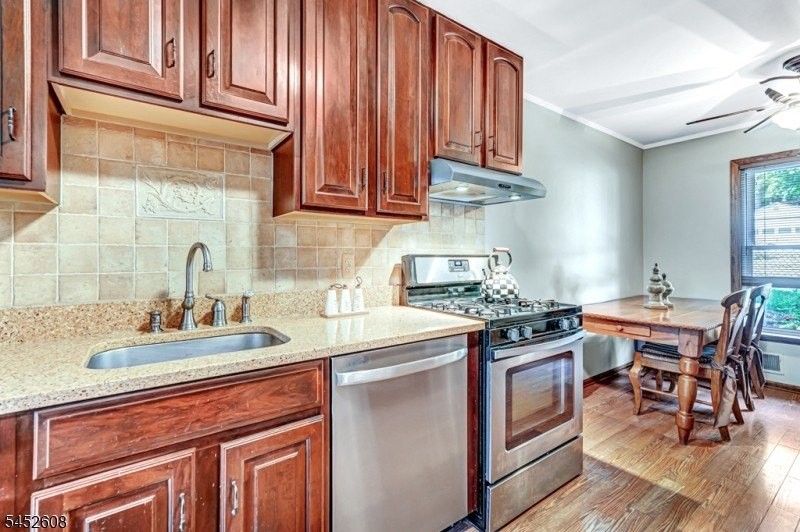 2 Colonial Ct - Photo 2 of 13