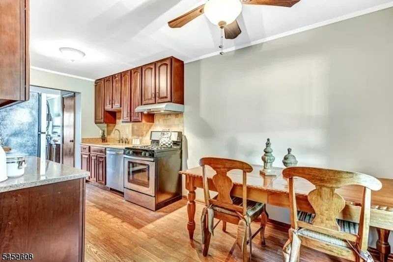 2 Colonial Ct - Photo 3 of 13