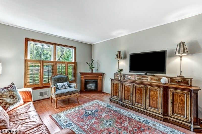 2 Colonial Ct - Photo 5 of 13