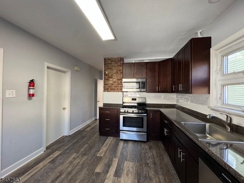 271 Davis Ave #2 - Photo 3 of 24