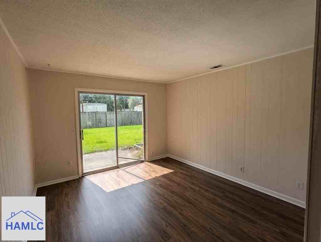 979 Live Oak Dr - Photo 4 of 8