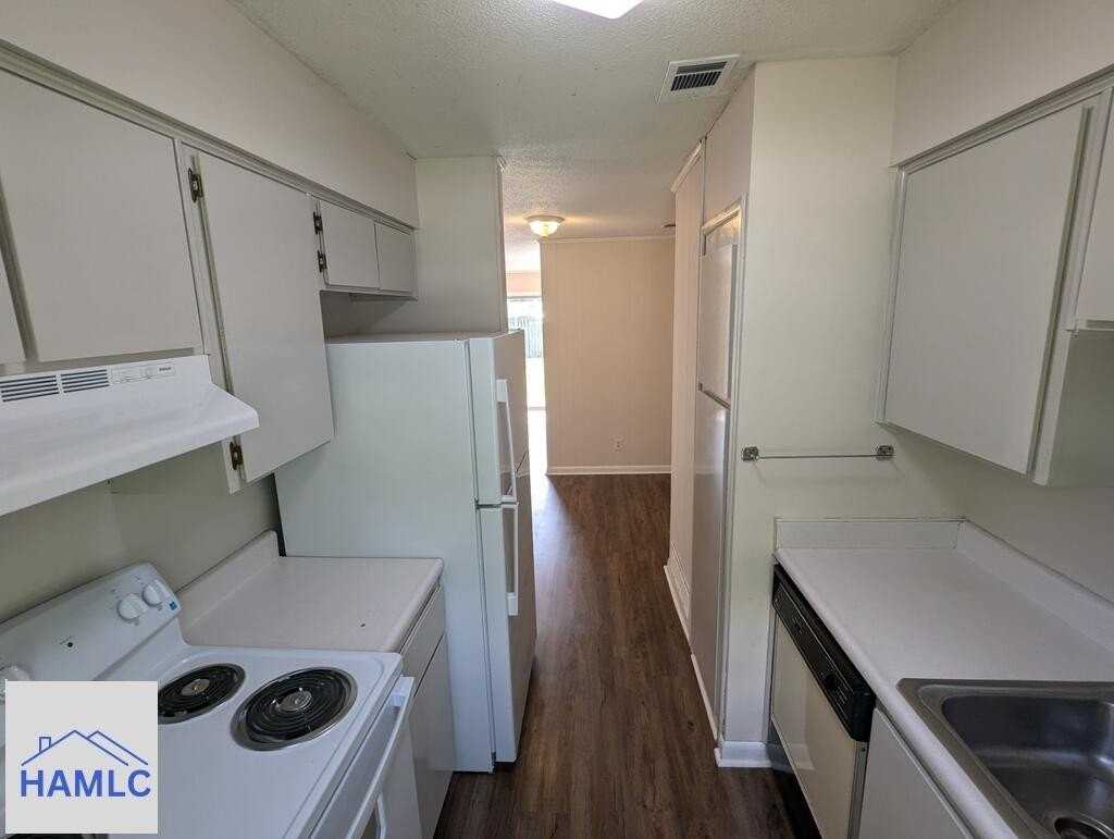 979 Live Oak Dr - Photo 6 of 8