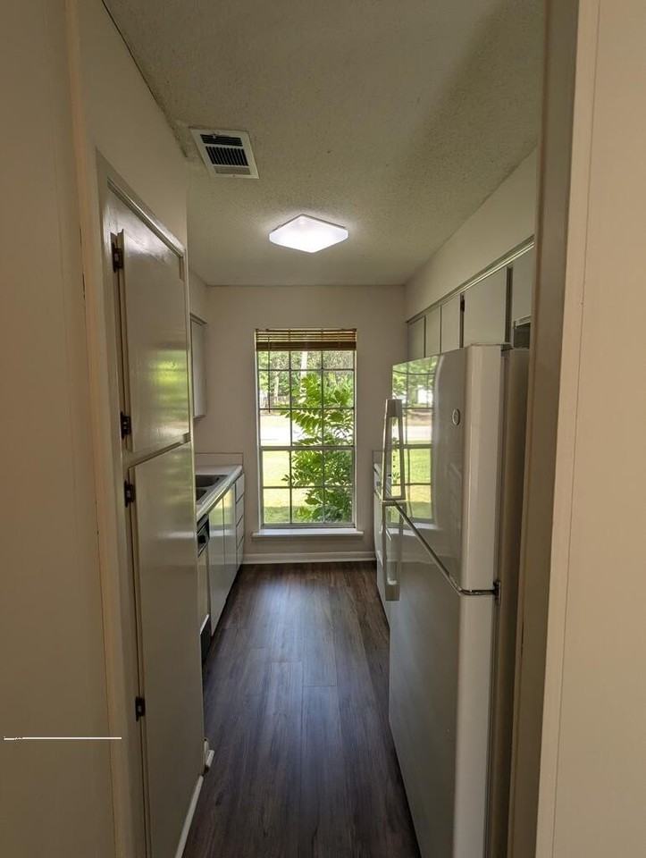 979 Live Oak Dr - Photo 7 of 8