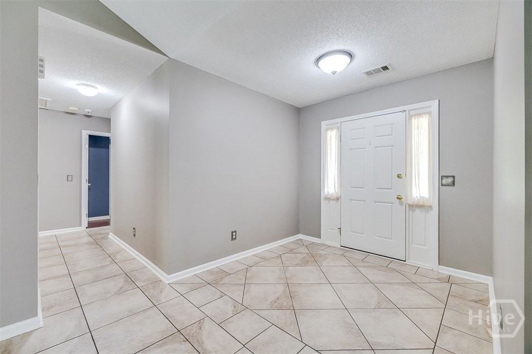 119 Mill Ct - Photo 5 of 39