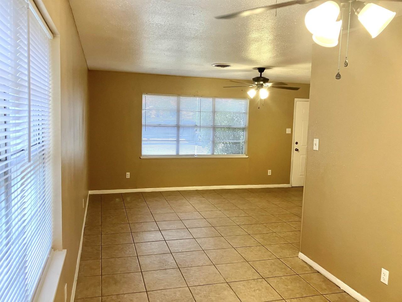 1112B Northwood Dr - Photo 4 of 29