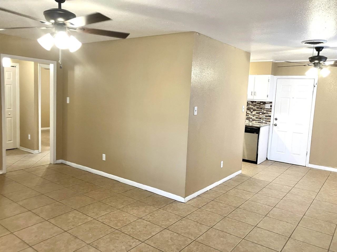 1112B Northwood Dr - Photo 5 of 29