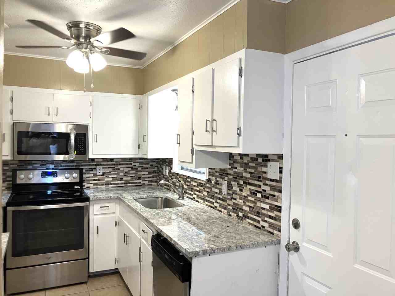 1112B Northwood Dr - Photo 6 of 29
