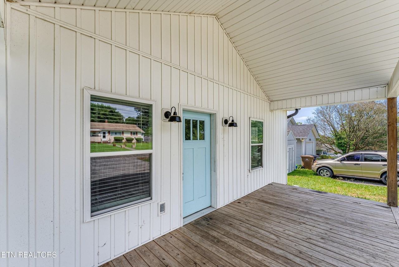5004 Knoxwood Dr - Photo 3 of 37
