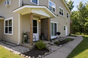 featured image of 542 N Carol Ln