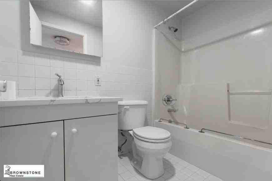 271 Columbia St - Photo 7 of 7