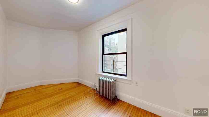 293 Riverside Dr - Photo 7 of 10
