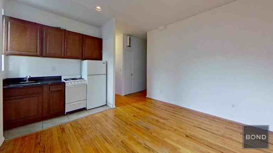 324 E 91st St - Photo 4 of 8