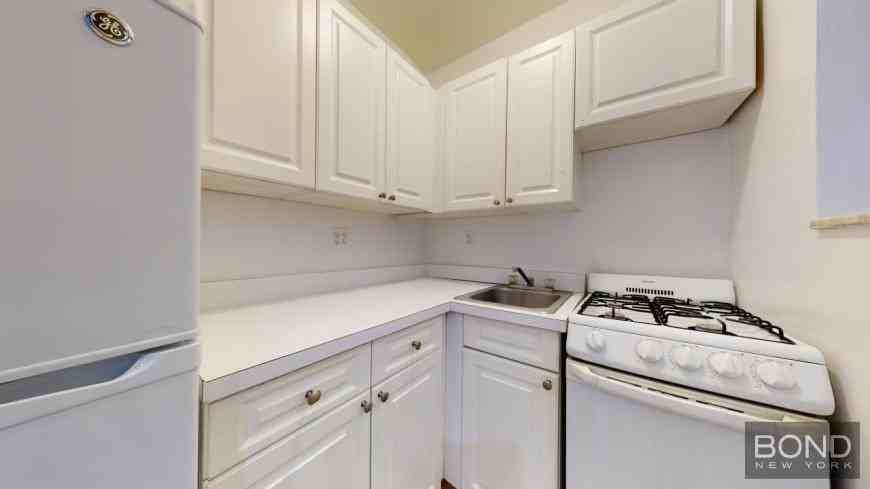 332 E 93rd St - Photo 3 of 9