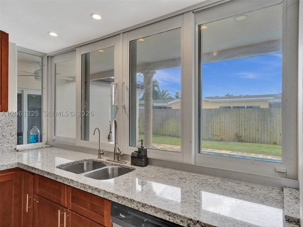 7600 Grandview Blvd - Photo 6 of 24
