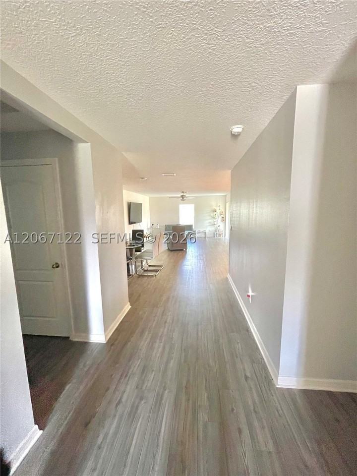 3902 Sw Brunswick St #3902 - Photo 3 of 20