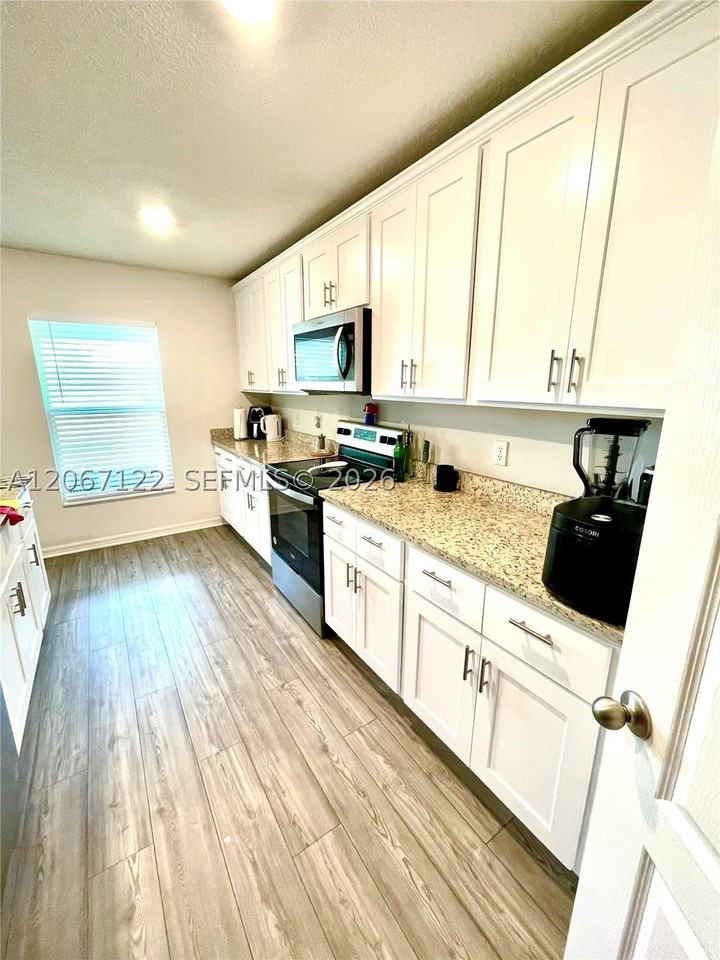 3902 Sw Brunswick St #3902 - Photo 5 of 20