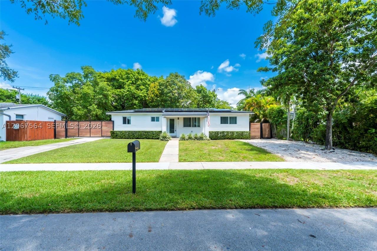 9841 Dominican Dr - Photo 3 of 40